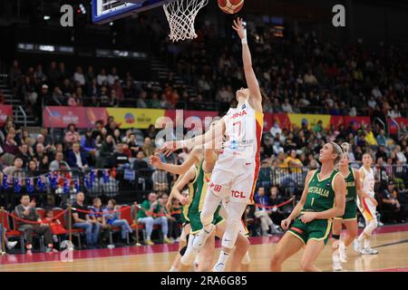 1. Juli 2023; Quaycenter, Sydney Olympic Park, Sydney, NSW, Australien: FIBA Womens Asia Cup 2023, Australien gegen China; Liwei Yang aus China springt in den Korb Stockfoto