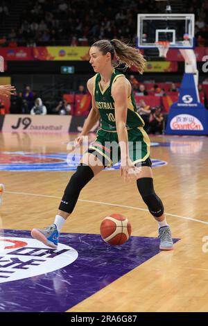 1. Juli 2023; Quaycenter, Sydney Olympic Park, Sydney, NSW, Australien: FIBA Womens Asia Cup 2023, Australien gegen China; Alice Kunek aus Australien dribbelt den Ball Stockfoto