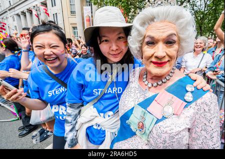 London, Großbritannien. 1. Juli 2023. Die Queen kehrt zurück, um stolz zu sein - die jährliche Parade und das Festival „Pride in London“ im Rahmen des Pride Months. Kredit: Guy Bell/Alamy Live News Stockfoto