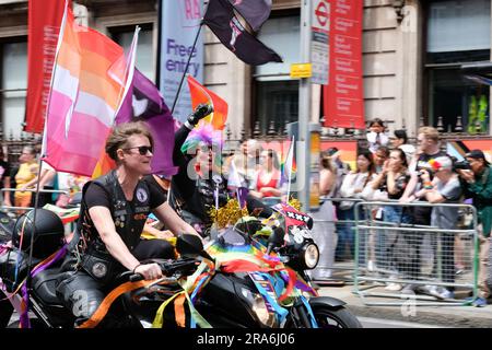 London, Vereinigtes Königreich. 1. Juli 2023 Die Leute marschieren die "Pride in London" Parade 2023. Laura Gaggero/Alamy Live News Stockfoto