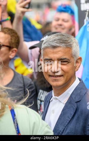 London, Großbritannien. 1. Juli 2023. Stolz auf die Londoner Parade von Hyde Park Corner nach Westminster, die die LGBTQ-Gemeinde in London feiert. London Mayor Sadiq Khan Credit: Phil Robinson/Alamy Live News Stockfoto