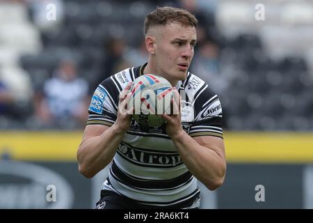 Hull, UK. 01. Juli 2023. Jake Trueman #6 vom Hull FC mit dem Ball während der Betfred Super League Round 17 Hull FC vs Catalans Dragons at MKM Stadium, Hull, Großbritannien, 1. Juli 2023 (Foto von James Heaton/News Images) in Hull, Großbritannien, am 7./1. Juli 2023. (Foto: James Heaton/News Images/Sipa USA) Guthaben: SIPA USA/Alamy Live News Stockfoto