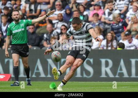 Hull, UK. 01. Juli 2023. Jake Clifford #7 vom Hull FC nimmt den Conversion-Kick an und trifft während der Betfred Super League Runde 17 Hull FC vs Catalans Dragons im MKM Stadium, Hull, Großbritannien, 1. Juli 2023 (Foto von James Heaton/News Images) in Hull, Großbritannien, am 7./1. Juli 2023. (Foto: James Heaton/News Images/Sipa USA) Guthaben: SIPA USA/Alamy Live News Stockfoto