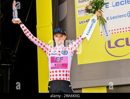 Neilson POWLESS nimmt das erste Polka-Dot-Trikot, EF EDUCATION - EASYPOST, am Ende von Stage 1, Bilbao nach Bilbao , Tour de France, 1. Juli 2023, Kredit: Pete Goding/Goding Images/Alamy Live News Stockfoto