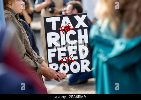 Genug ist genug - Protest gegen die Lebenshaltungskosten findet in Falmouth statt, da die Treibstoffkosten weiter steigen. Stockfoto