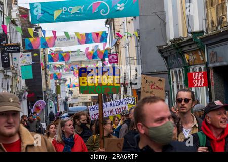 Genug ist genug - Protest gegen die Lebenshaltungskosten findet in Falmouth statt, da die Treibstoffkosten weiter steigen. Stockfoto