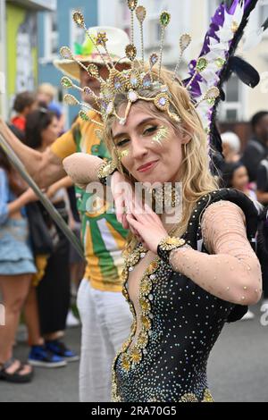 St Paul's Caribbean Carnival 2023, Bristol, England, Großbritannien, 1. Juli 2023. St. Pauls Gegend, Bristol. Farbenfrohe Kostüme in der Parade Stockfoto