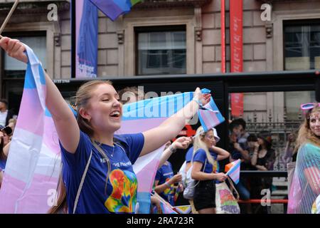 London, Vereinigtes Königreich. 1. Juli 2023 Die Leute marschieren die "Pride in London" Parade 2023. Laura Gaggero/Alamy Live News Stockfoto