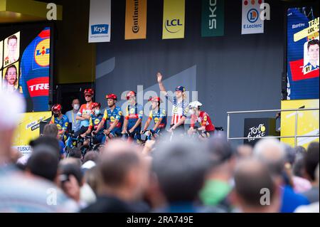 Bilbao, Spanien. 01. Juli 2023. Quinn Simmons (LIDL-TREK) mit seinen Teamkollegen während der Präsentation der Fahrradteams im Stadion San Mames in Bilbao vor der 1. Etappe der Tour de France 2023 Credit: Live Media Publishing Group/Alamy Live News Stockfoto