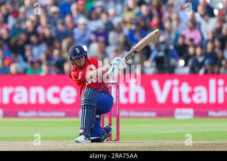 Birmingham, Großbritannien. 01. Juli 2023. Der englische Kapitän Heather Knight in Aktion mit dem Schläger beim ersten Spiel der Frauen zwischen IT20 England Women und Australia Women im Edgbaston Cricket Ground, Birmingham, England, am 1. Juli 2023. Foto: Stuart Leggett. Nur redaktionelle Verwendung, Lizenz für kommerzielle Verwendung erforderlich. Keine Verwendung bei Wetten, Spielen oder Veröffentlichungen von Clubs/Ligen/Spielern. Kredit: UK Sports Pics Ltd/Alamy Live News Stockfoto