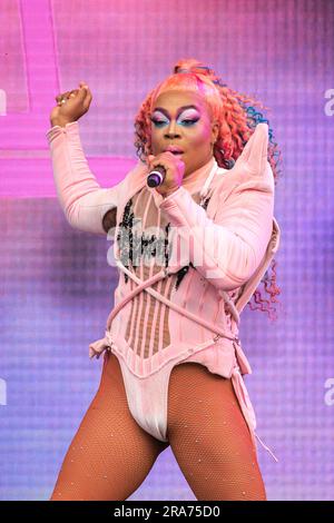 London, Großbritannien. 01. Juli 2023. Todrick Hall, US-Sänger, Choreograf und RuPaul's Drag Race Choreographer und Richter, tritt auf der Hauptbühne am Trafalgar Square für Pride in London auf. Kredit: Imageplotter/Alamy Live News Stockfoto