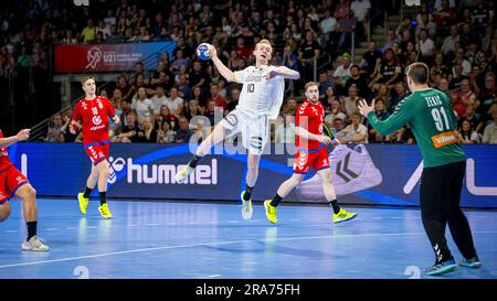 Berlin, Deutschland. 01. Juli 2023. Handball: Weltmeisterschaft, U-21, Deutschland - Serbien, Endrunde, Halbfinale, Max-Schmeling-Halle. Florian Kranzmann hat einen Sprungschuss nach einem schnellen Gegenangriff. Kredit: Sascha Klahn/dpa/Alamy Live News Stockfoto