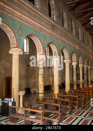 Fresko im Inneren der romanischen Kathedrale von San Secondiano, Chiusi Stockfoto