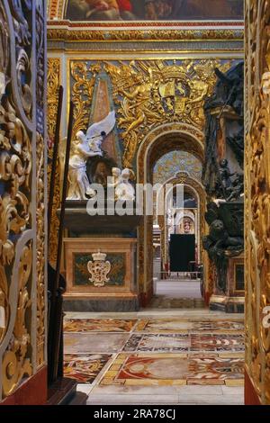 Jubiläum der prächtigen goldenen barocken Dekoration in St. John's Co-Cathedral in Valletta, Malta Stockfoto