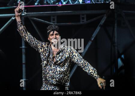 Dante Spinetta: Latin Funk Tour 2023 Uhr Stockfoto