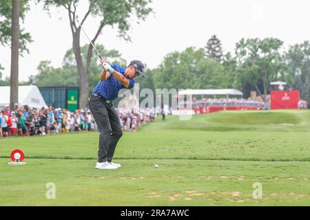 Sylvania, Ohio, USA. 30. Juni 2023. RICKIE FOWLER (USA) schlägt im Detroit Golf Club während der dritten Runde des Rocket Mortgage Classic in Detroit, Michigan, auf dem fünften Loch ab. Fowler begann am ersten Tag mit der ersten Aufnahme der Hauptrolle. (Kreditbild: © Brian Dempsey/ZUMA Press Wire) NUR REDAKTIONELLE VERWENDUNG! Nicht für den kommerziellen GEBRAUCH! Stockfoto