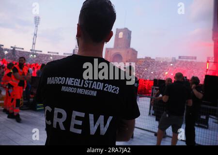 Bologna, Italien. 01. Juli 2023. Italienischer Sänger Marco Mengoni tritt auf der Bühne während seiner „Marco Negli Stadi Tour 2023“ im Dall'Ara Stadium, Bologna, 01. Juli 2023 Kredit: Live Media Publishing Group/Alamy Live News Stockfoto