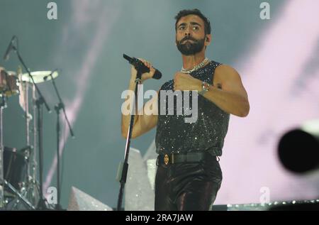 Bologna, Italien. 01. Juli 2023. Italienischer Sänger Marco Mengoni tritt während seiner â&#x80;&#x9c;Marco Negli Stadi Tour 2023â&#x80;&#x9d; in Dallâ&#x80;&#X99;Ara Stadium, Bologna, 01. Juli 2023 Kredit: Independent Photo Agency/Alamy Live News Stockfoto