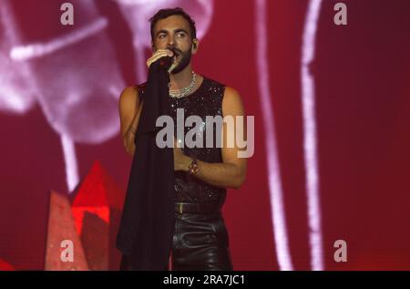 Bologna, Italien. 01. Juli 2023. Italienischer Sänger Marco Mengoni tritt während seiner â&#x80;&#x9c;Marco Negli Stadi Tour 2023â&#x80;&#x9d; in Dallâ&#x80;&#X99;Ara Stadium, Bologna, 01. Juli 2023 Kredit: Independent Photo Agency/Alamy Live News Stockfoto