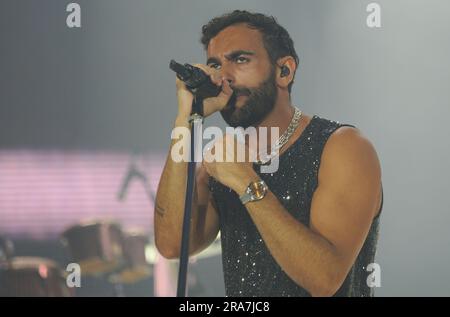 Bologna, Italien. 01. Juli 2023. Italienischer Sänger Marco Mengoni tritt auf der Bühne während seiner „Marco Negli Stadi Tour 2023“ im Dall'Ara Stadium, Bologna, 01. Juli 2023 Kredit: Live Media Publishing Group/Alamy Live News Stockfoto