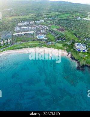 Am frühen Morgen bietet sich ein unvergleichlicher Blick auf den Maluaka Beach in der Makena Gegend von Maui, Hawaii. Stockfoto