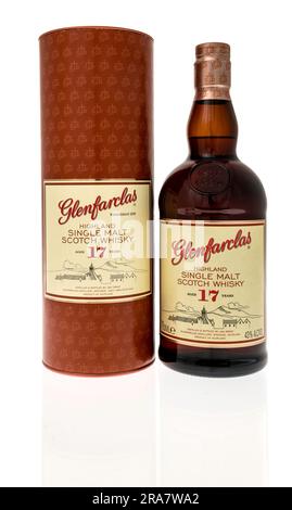 Winneconne, WI - 26. März 2023: Eine Flasche Glenfarclas Highland Single Malt Scotch Whisky auf einem abgelegenen Hintergrund. Stockfoto