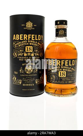 Winneconne, WI - 26. März 2023: Eine Flasche Aberfeldy Highland Single Malt Scotch Whisky auf abgelegenem Hintergrund. Stockfoto