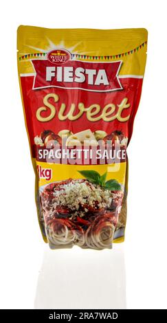 Winneconne, WI - 26. März 2023: Eine Packung White King Fiest Sweet Spaghetti Sauce auf einem isolierten Hintergrund. Stockfoto