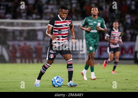 Recife, Brasilien. 01. Juli 2023. PE - RECIFE - 01/07/2023 - BRAZILEIRO D 2023, SANTA CRUZ X NACIONAL DE PATOS - Lucas Silva Spieler von Santa Cruz während eines Spiels gegen Nacional de Patos im Arruda Stadion für die brasilianische Meisterschaft D 2023. Foto: Rafael Vieira/AGIF/Sipa USA Kredit: SIPA USA/Alamy Live News Stockfoto