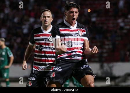 Recife, Brasilien. 01. Juli 2023. PE - RECIFE - 01/07/2023 - BRASILEIRO D 2023, SANTA CRUZ X NATIONAL DE PATOS - Guedes-Spieler aus Santa Cruz feiert sein Tor bei einem Spiel gegen Nacional de Patos im Arruda-Stadion für die brasilianische Meisterschaft D 2023. Foto: Rafael Vieira/AGIF/Sipa USA Kredit: SIPA USA/Alamy Live News Stockfoto