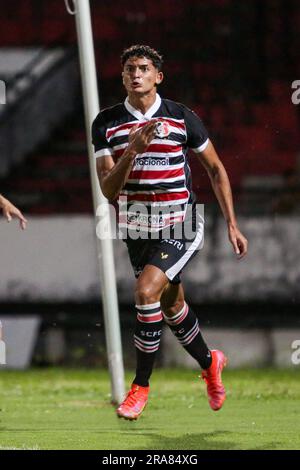 Recife, Brasilien. 01. Juli 2023. PE - RECIFE - 01/07/2023 - BRASILEIRO D 2023, SANTA CRUZ X NATIONAL DE PATOS - Guedes-Spieler aus Santa Cruz feiert sein Tor bei einem Spiel gegen Nacional de Patos im Arruda-Stadion für die brasilianische Meisterschaft D 2023. Foto: Rafael Vieira/AGIF/Sipa USA Kredit: SIPA USA/Alamy Live News Stockfoto