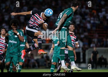 Recife, Brasilien. 01. Juli 2023. PE - RECIFE - 01/07/2023 - BRASILEIRO D 2023, SANTA CRUZ X NACIONAL DE PATOS - Guedes-Spieler von Santa Cruz während eines Spiels gegen Nacional de Patos im Arruda-Stadion für die brasilianische Meisterschaft D 2023. Foto: Rafael Vieira/AGIF/Sipa USA Kredit: SIPA USA/Alamy Live News Stockfoto