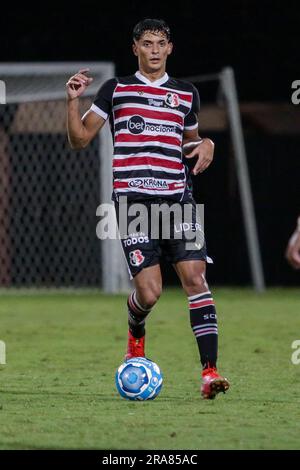 Recife, Brasilien. 01. Juli 2023. PE - RECIFE - 01/07/2023 - BRASILEIRO D 2023, SANTA CRUZ X NACIONAL DE PATOS - Guedes-Spieler von Santa Cruz während eines Spiels gegen Nacional de Patos im Arruda-Stadion für die brasilianische Meisterschaft D 2023. Foto: Rafael Vieira/AGIF/Sipa USA Kredit: SIPA USA/Alamy Live News Stockfoto