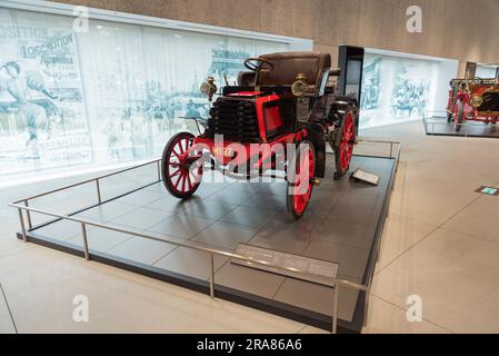 Panhard et Levassor Type B2, das weltweit erste französische Auto, das die Ehre eines Motorsports erlangt hat, ist im Fuji Motorsports Museum ausgestellt. Stockfoto