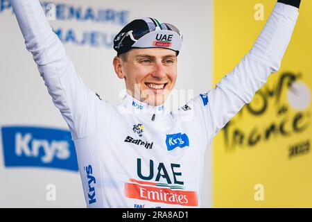 Bilbao, Spanien. 01. Juli 2023. Foto von Alex Whitehead/SWpix.com - 01/07/2023 - Radfahren - 2023 Tour de France - Stage 1: Bilbao nach Bilbao (182km) - Tadej Pogacar vom Team Emirates der Vereinigten Arabischen Emirate im White Young Riders Trikot. Kredit: SWpix/Alamy Live News Stockfoto