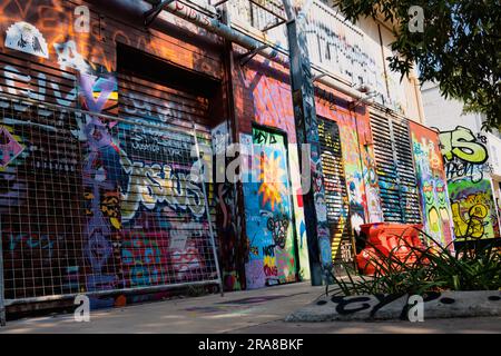 Ein Foto der pulsierenden Street Art und Graffiti in Smith Street Darwin Stockfoto