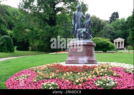 Baden, Niederösterreich, Österreich. Das Denkmal Lanner und Strauss im Kurpark in Baden Stockfoto