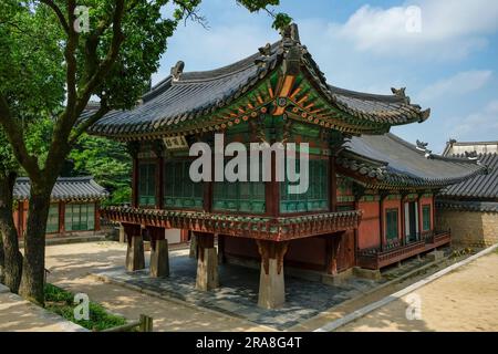 Seoul, Südkorea - 28. Juni 2023: Details des Changdeokgung-Palastes in Seoul, Südkorea. Stockfoto