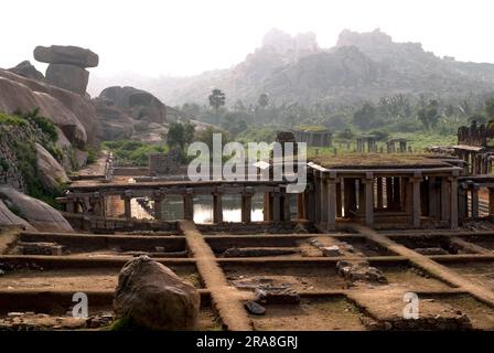 Ruinen des Krishna Basars, in Hampi, Karnataka, Südindien, Indien, Asien. UNESCO-Weltkulturerbe Stockfoto