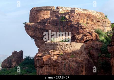 14. Century Circular Watch Tower North Fort in Badami, Karnataka, Südindien, Indien, Asien Stockfoto