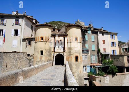 Entrevaux mit Stadttor und Festung, Alpes-de-Haute-Provence, Provence-Alpes-Cote d'Azur, Südfrankreich Stockfoto