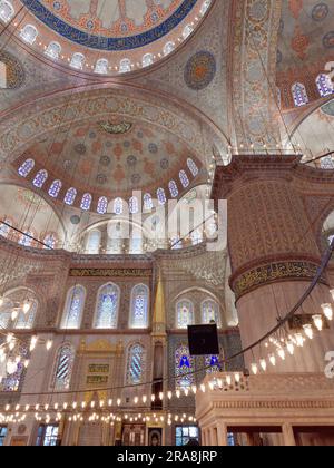 Sultan Ahmed aka Blaue Moschee im Inneren, Sultanahmet, Istanbul, Türkei Stockfoto