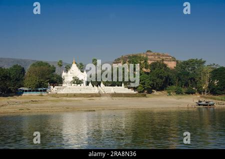 Set-Taw-Ya-Pagode und Mantara-gyi-Pagode, Irrawaddy River, Mingun, Birma, Myanmar, Mingun-Pagode, Settawya-Pagode, Ayeyarwady Stockfoto