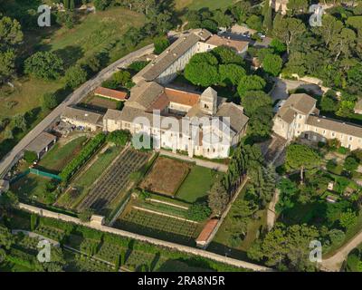 LUFTAUFNAHME. Kloster Saint-Paul de Mausole. Saint-Rémy-de-Provence, Bouches-du-Rhône, Provence-Alpes-Côte d'Azur, Frankreich. Stockfoto