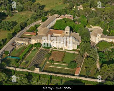 LUFTAUFNAHME. Kloster Saint-Paul de Mausole. Saint-Rémy-de-Provence, Bouches-du-Rhône, Provence-Alpes-Côte d'Azur, Frankreich. Stockfoto