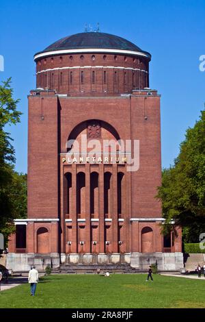 Planetarium, Wasserturm Hamburg-Winterhude, Observatorium im Hamburger Stadtpark, Hamburg, Deutschland Stockfoto