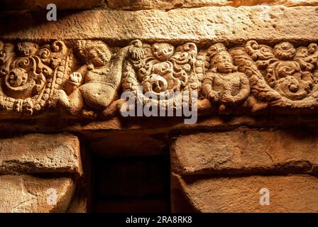 Schnitzereien an der Decke des Papanatha-Tempels in Pattadakal, Karnataka, Südindien, Indien, Asien, Unesco-Weltkulturerbe Stockfoto