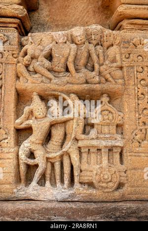 Rama Bowing Arrow Skulpturen aus dem 8. Jahrhundert im Papanatha-Tempel in Pattadakal, Karnataka, Südindien, Indien, Asien, Unesco-Weltkulturerbe Stockfoto