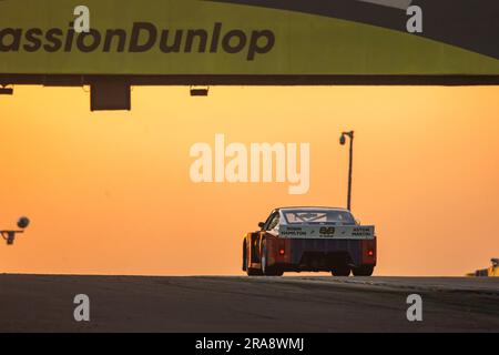 Le Mans, Frankreich. 02. Juli 2023. Plateau 6 in Dunlop, Sonnenaufgang während des Le Mans Classic 2023 vom 1. Bis 3. Juli 2023 auf dem Circuit des 24 Heures du Mans in Le Mans, Frankreich - Photo Paul Vaicle/DPPI Credit: DPPI Media/Alamy Live News Stockfoto