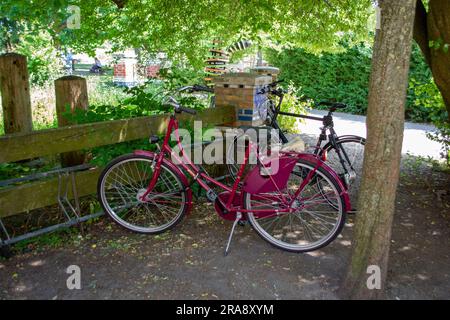 Kopenhagen, Dänemark farbenfrohe Fahrräder im Dorf Stockfoto